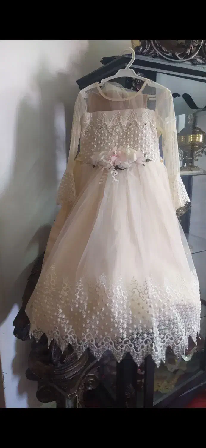 لباس عروس بچگانه همراه با کفش|کفش و لباس بچه|بروجرد, |دیوار