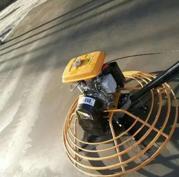 بتن ریزی کف با ماله پروانه به صورت تخصصی و حرفه ای|خدمات پیشه و مهارت|رشت, معلم|دیوار