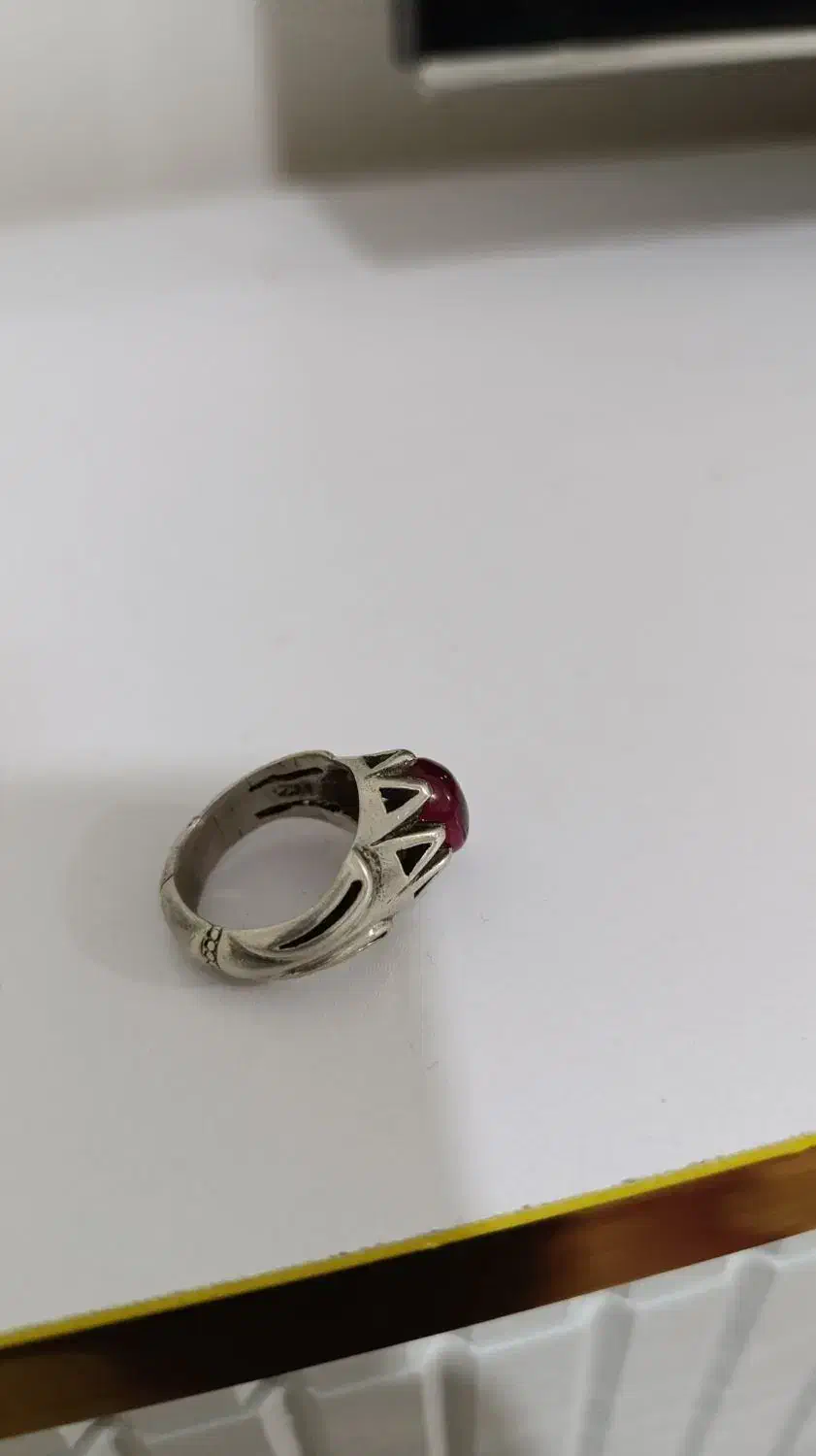 نگشتر یاقوت سرخ|جواهرات|رباط‌کریم, کیکاور|دیوار