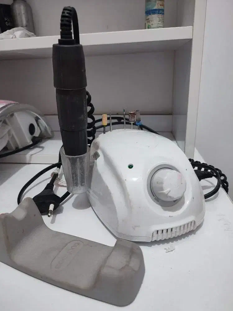 فروش وسیله ناخن به دلیل تغییر شغل|آرایشگاه و سالن‌های زیبایی|کلاچای, |دیوار