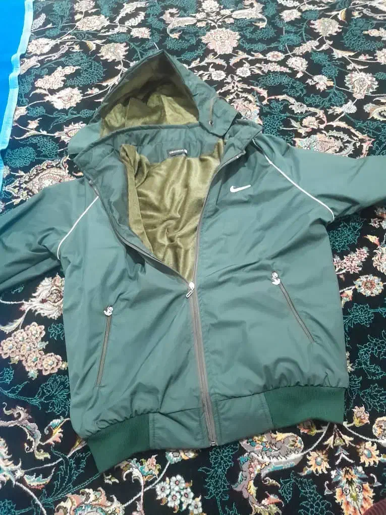 کاپشن|لباس|ازنا, |دیوار