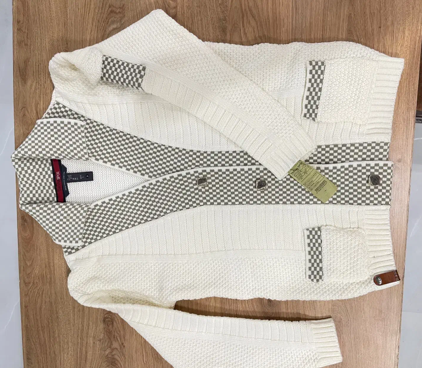 بافت گرم|لباس|نیشابور, تختی|دیوار