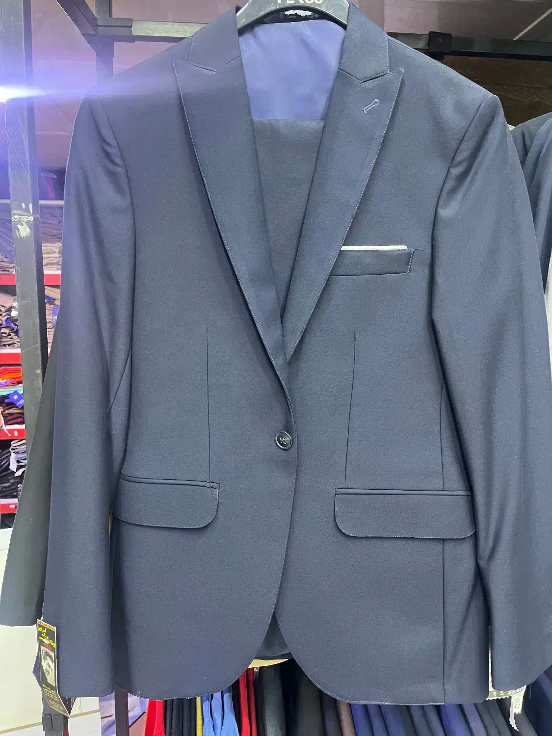 کت شلوار|لباس|قائن, |دیوار