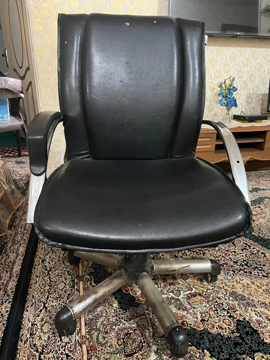 صندلی|مبلمان اداری|اهواز, زیتون کارگری|دیوار