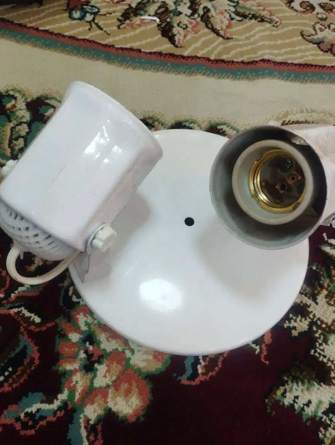 لامپ هالوژن  پریز  و کلید پریز برق و جای لامپ سقفی|لامپ و چراغ|رشت, چمارسرا|دیوار