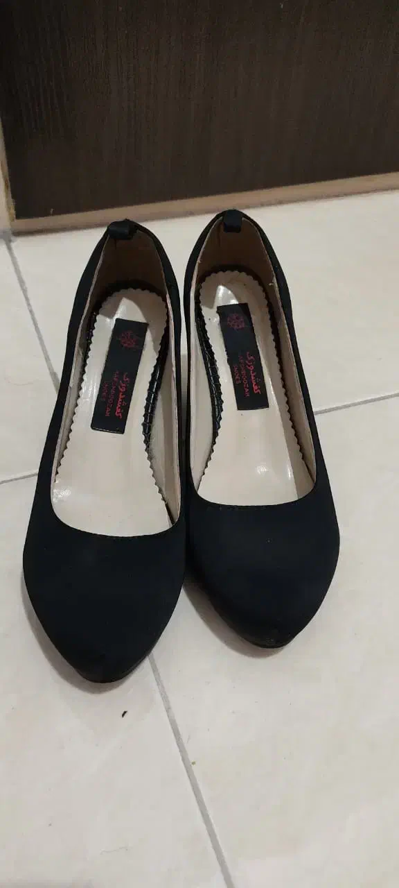 کفش پاشنه بلند|کیف، کفش، کمربند|قم, لسانی|دیوار