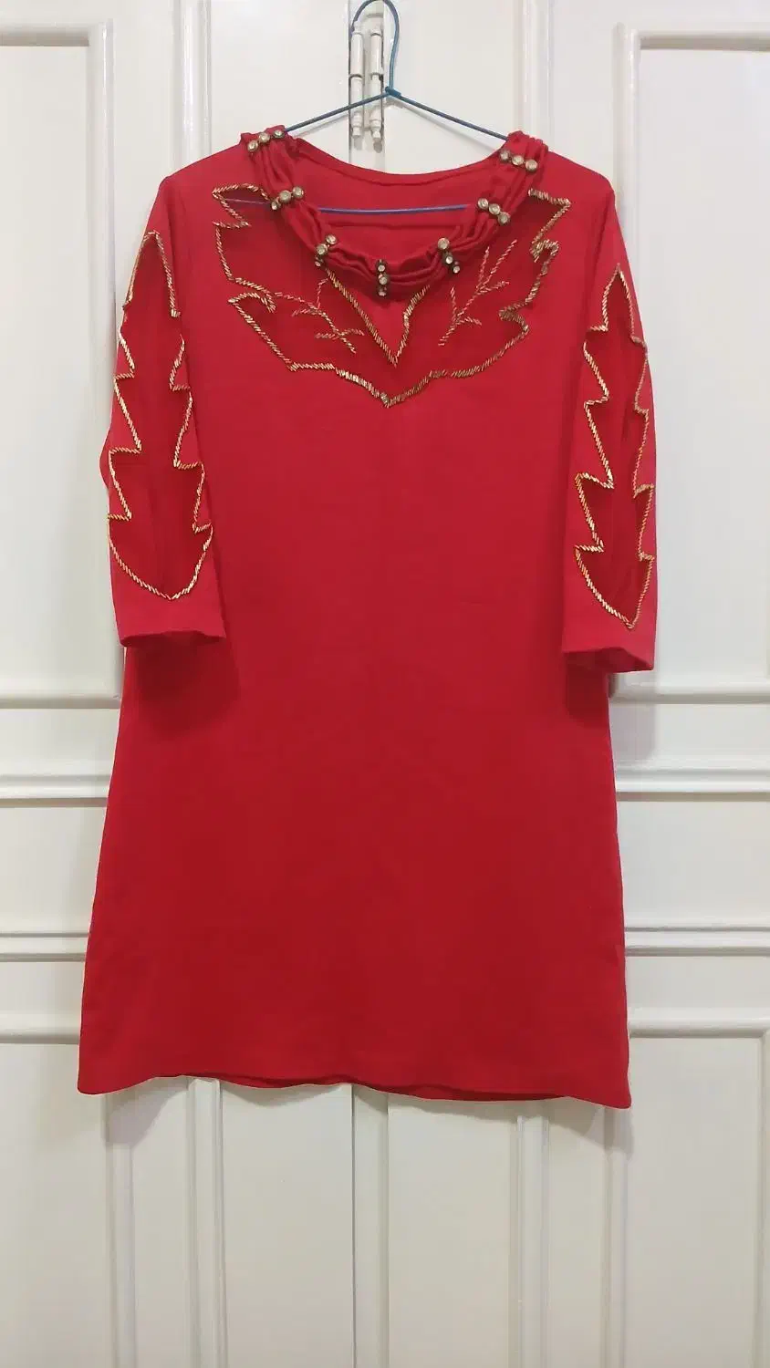 پیراهن زنانه|لباس|قم, وادی السلام|دیوار