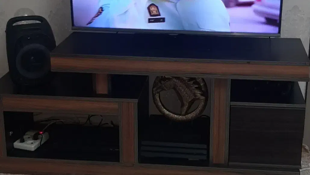 میز تلوزیون دورو سالم وتمیز|میز تلویزیون|کاشان, شهرک خاتم الانبیا (مسکن ملی کاشان)|دیوار