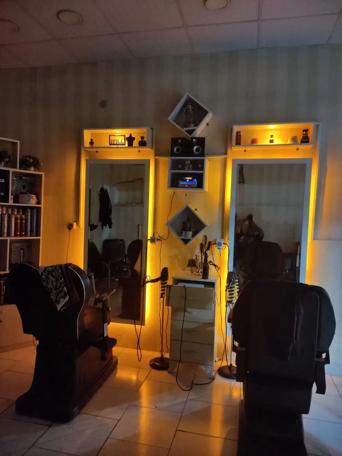 فروش دو عدد آینه باکس و دراور تمیز و سالم|آرایشگاه و سالن‌های زیبایی|سیرجان, |دیوار