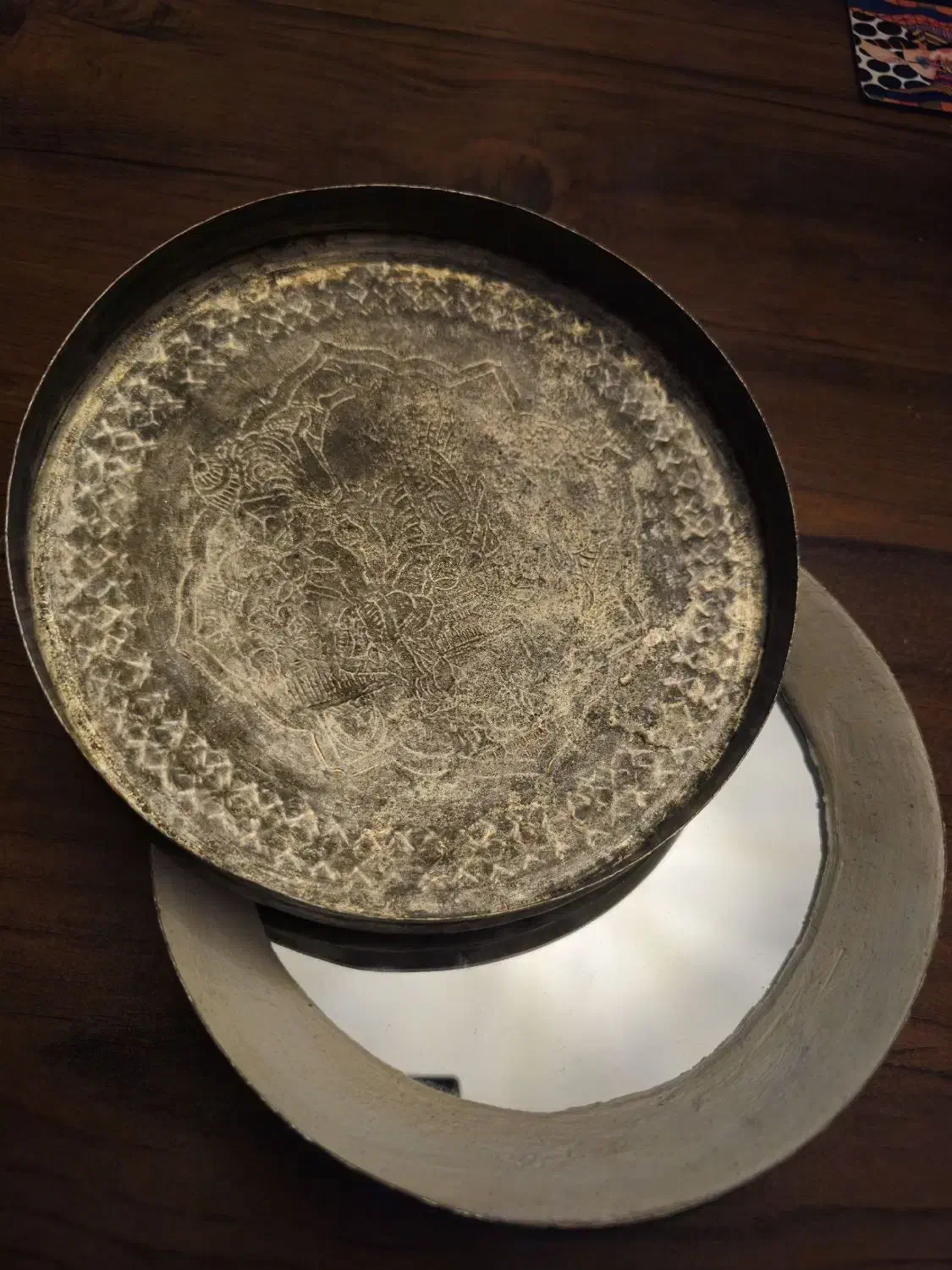 قلمزنی قدیمی اصیل قاجاری طرح بزم درباری|کلکسیون اشیاء عتیقه|تهران, کاج|دیوار