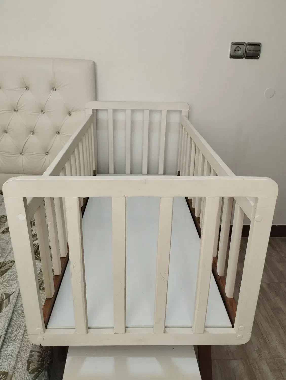 گهواره کودک(تخت کنار مادر)|تخت و صندلی بچه|رشت, پیرکلاچای|دیوار