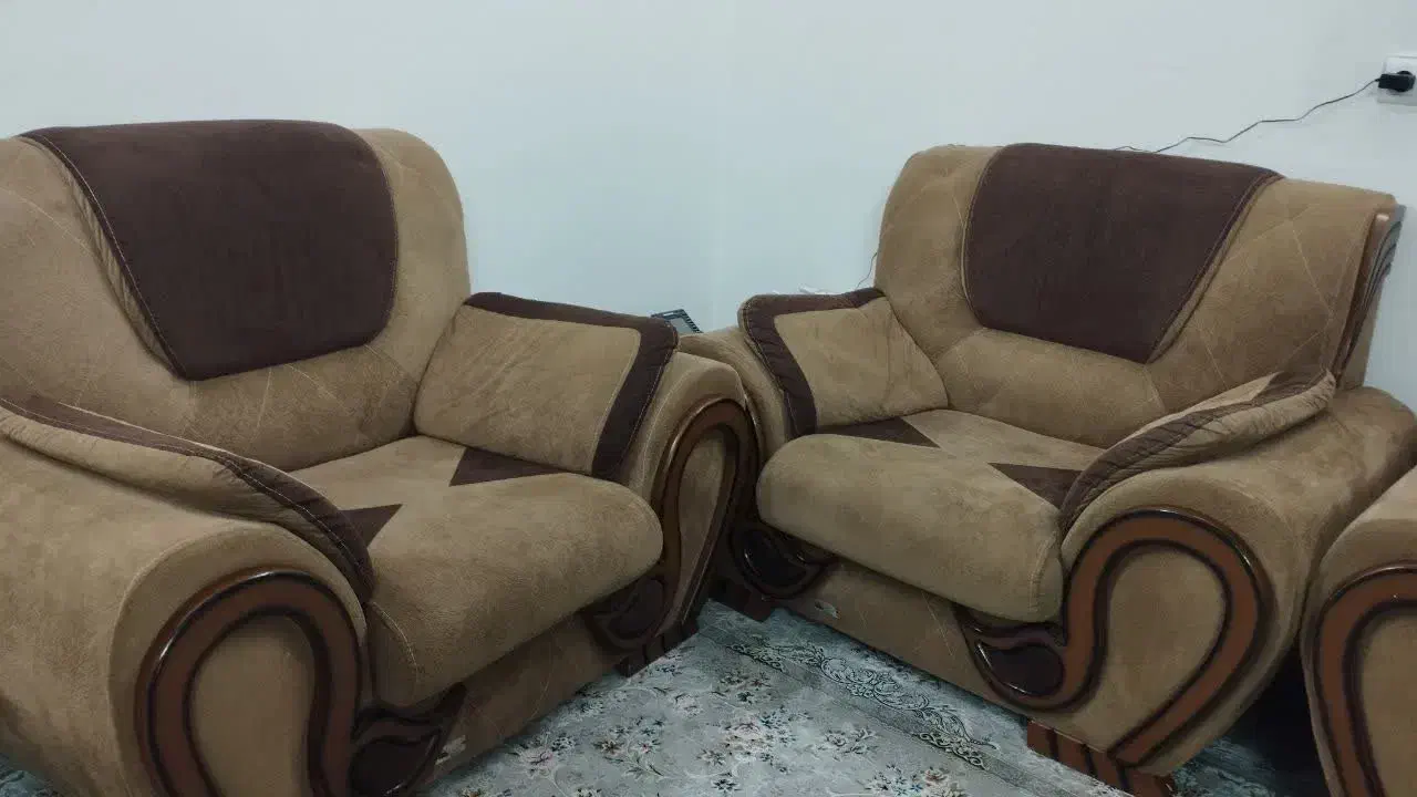 مبل ۵ نفره|مبلمان خانگی و میز عسلی|قم, باغ کرباسی|دیوار