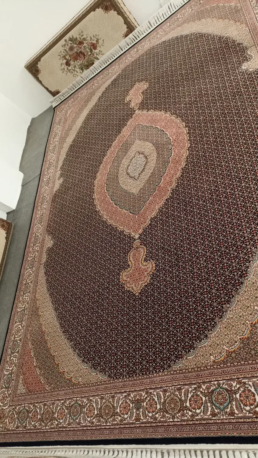 فرش 9متری 2تخته ریزماهی 700شانه اصل استفاده نشد|فرش|سنندج, |دیوار