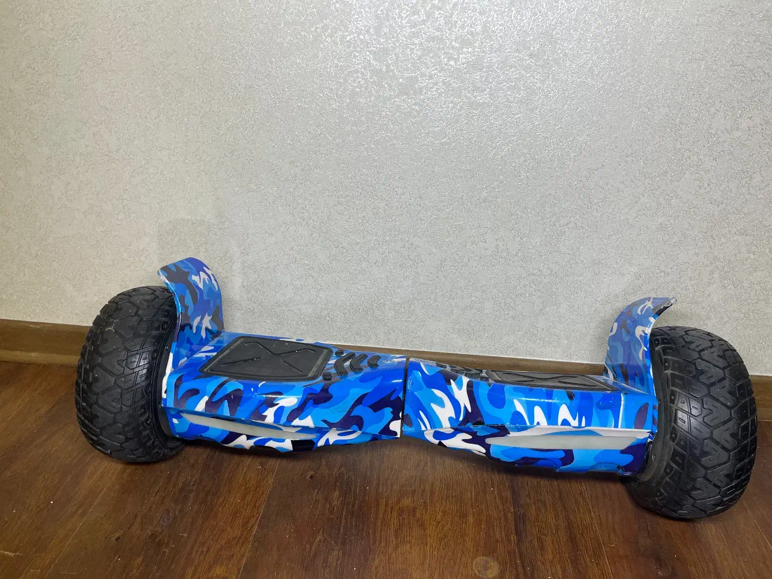 اسکوتر برقی|دوچرخه، اسکیت، اسکوتر|میانه, |دیوار