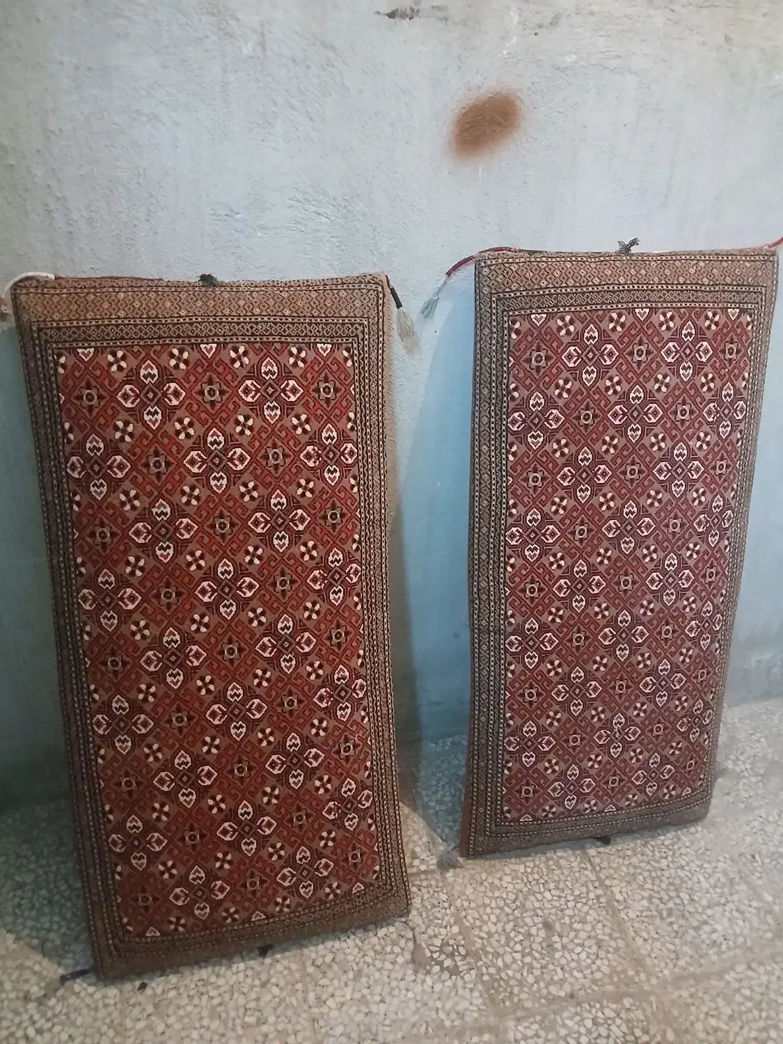 پشتی سنتی|پشتی|نجفآباد, گلدشت|دیوار