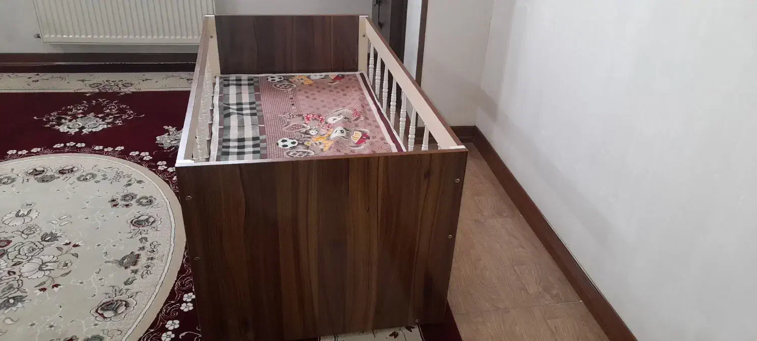 تخت خواب گهواره ای بچه|تخت و سرویس خواب|اصفهان, شهرک زاینده رود|دیوار