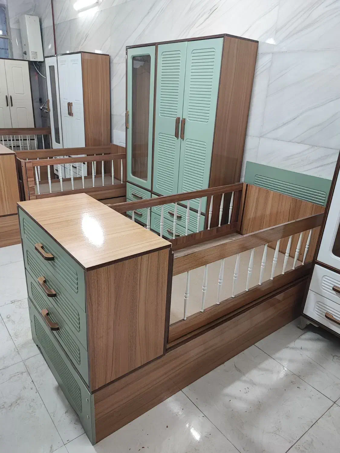 تخت کمد نوزاد نوجوان سرویس چوب سیسمونی بچه طرح لرد|تخت و صندلی بچه|مشهد, توس (بلوار توس)|دیوار