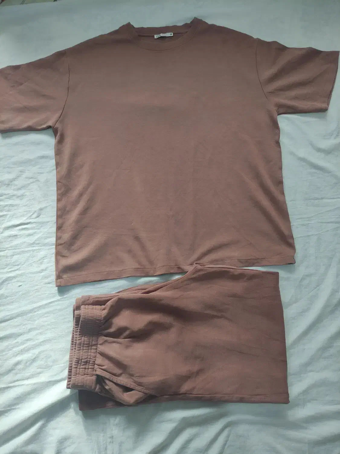 لباس|لباس|مشهد, مصطفی خمینی|دیوار