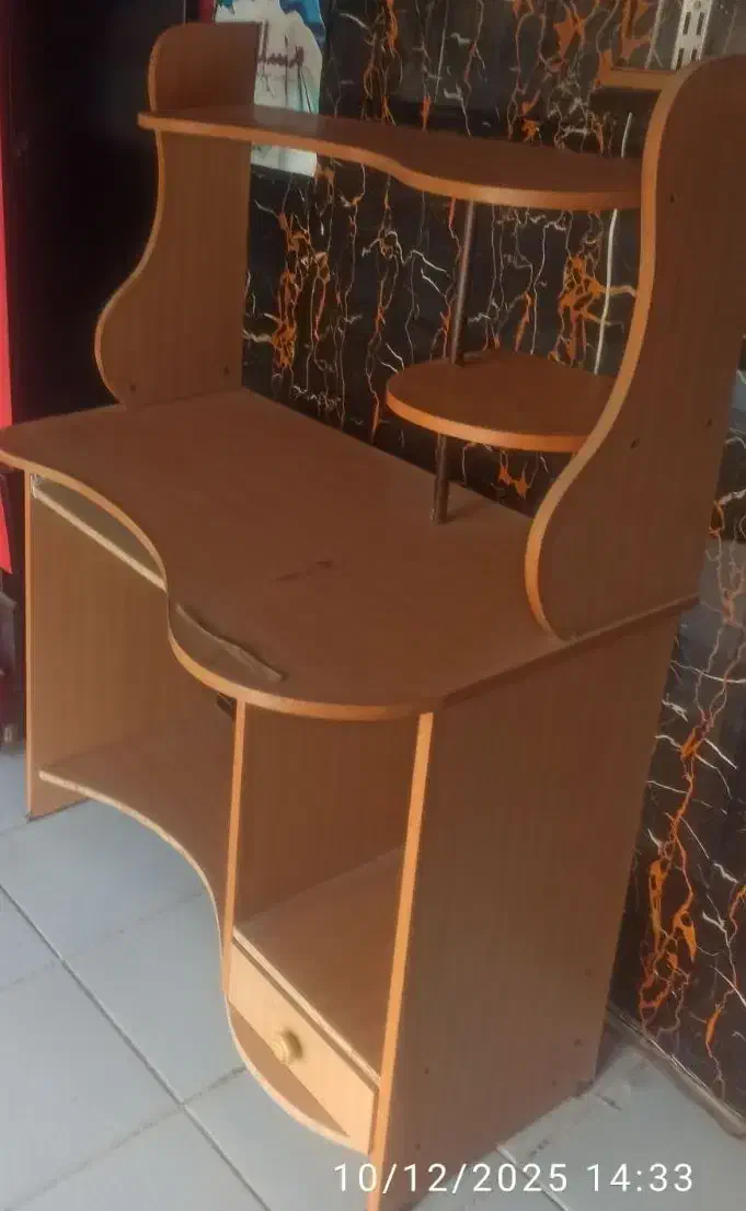 میز|میز تحریر و کامپیوتر|شهرکرد, |دیوار