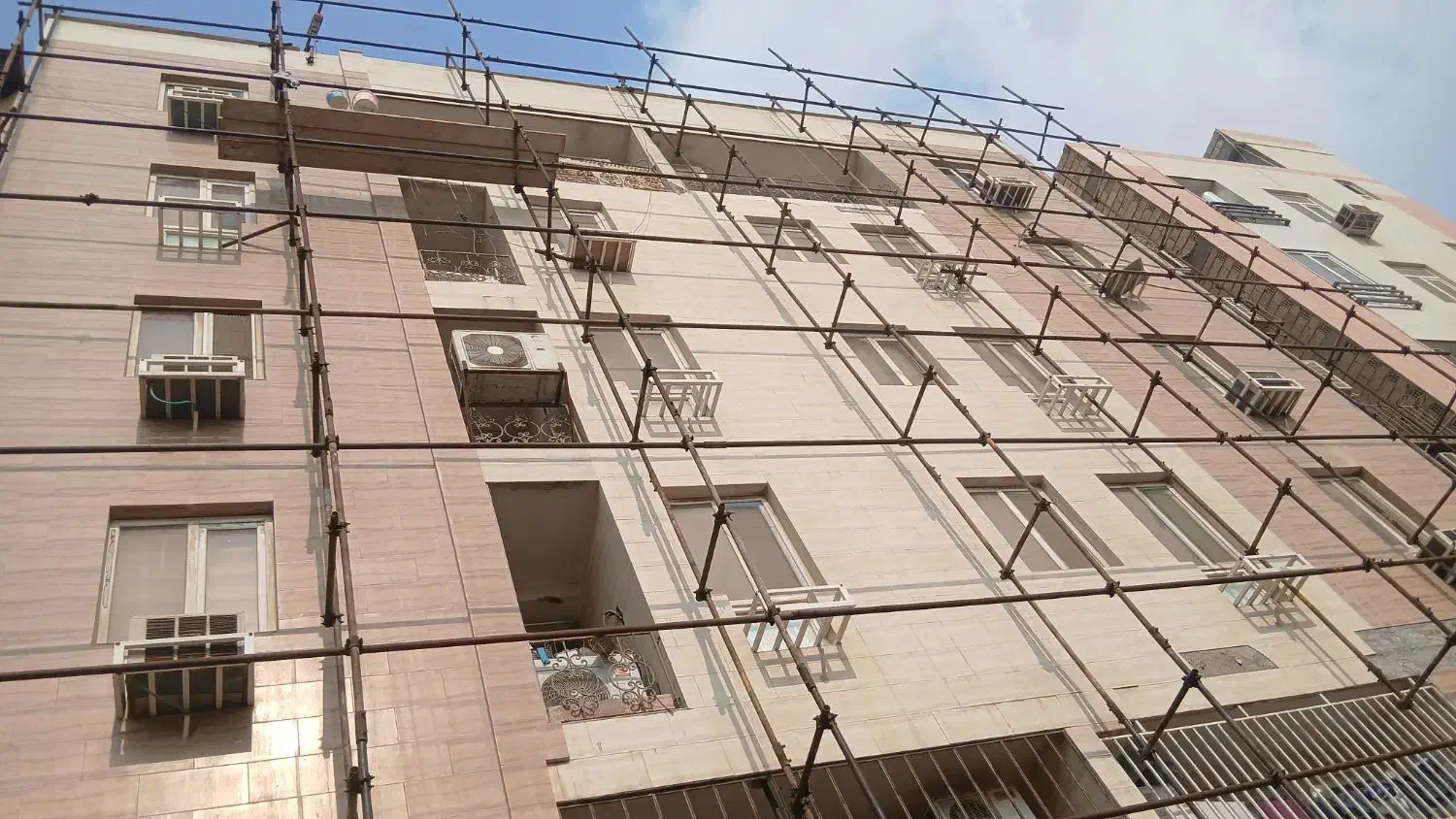 پیچ و رولپلاک سنگ نما  و بازسازی نمای ساختمان|خدمات پیشه و مهارت|قشم, |دیوار