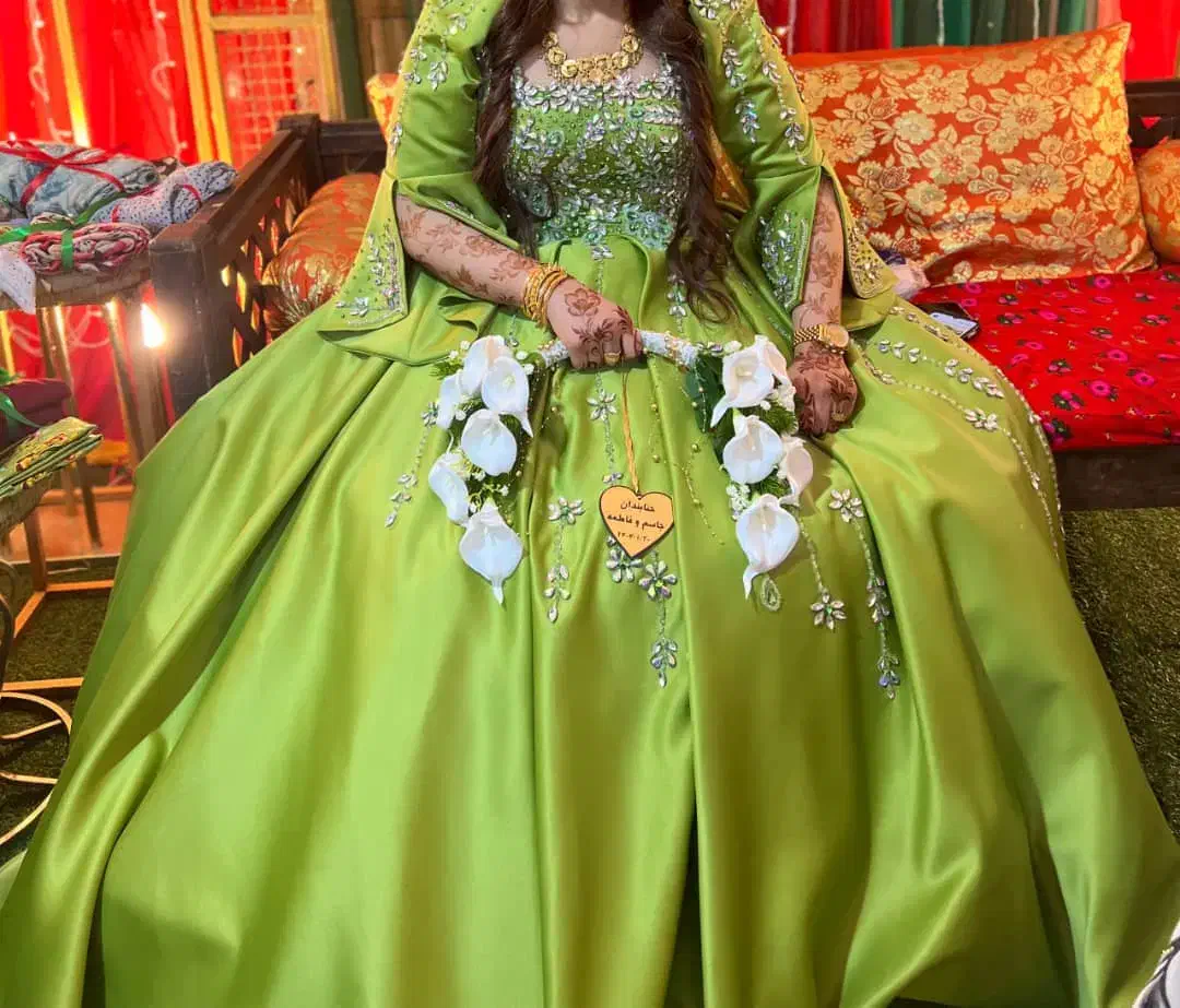 لباس حنا|لباس|میناب, |دیوار