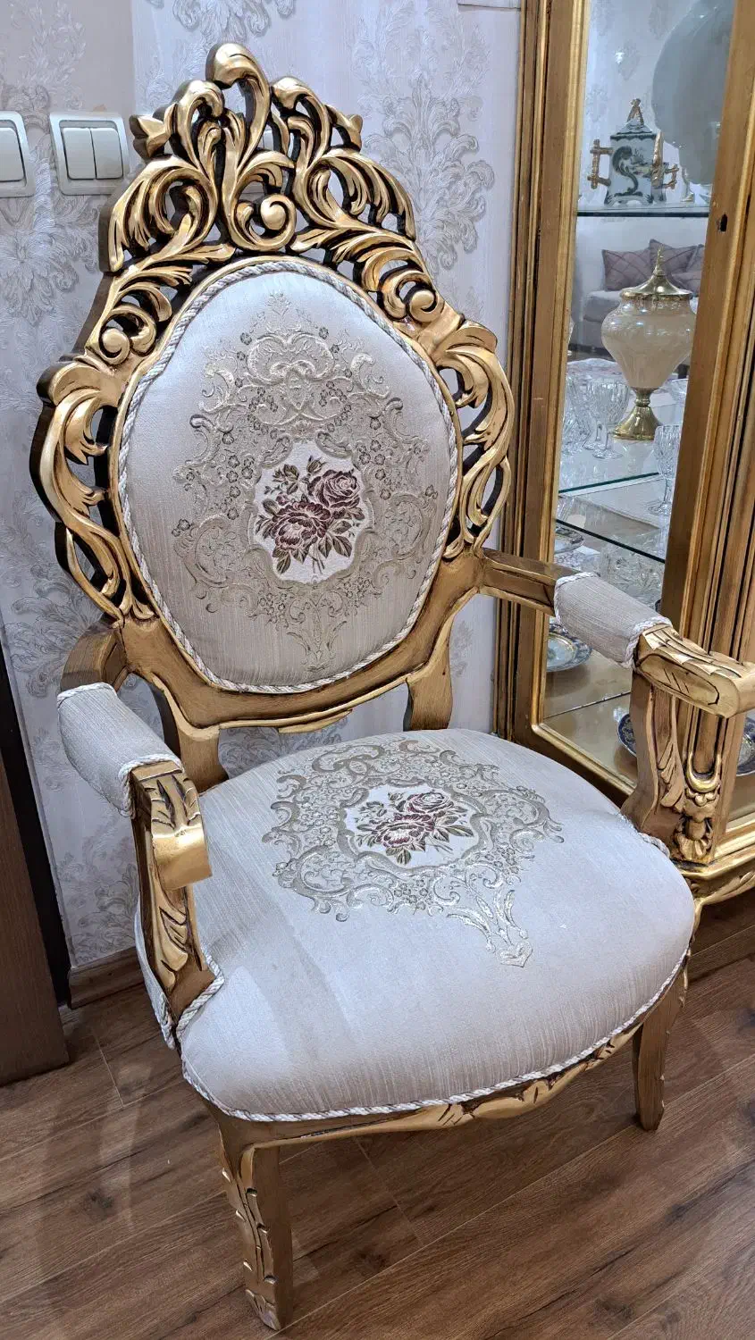 مبل سلطنتی و بوفه|مبلمان خانگی و میز عسلی|تبریز, |دیوار