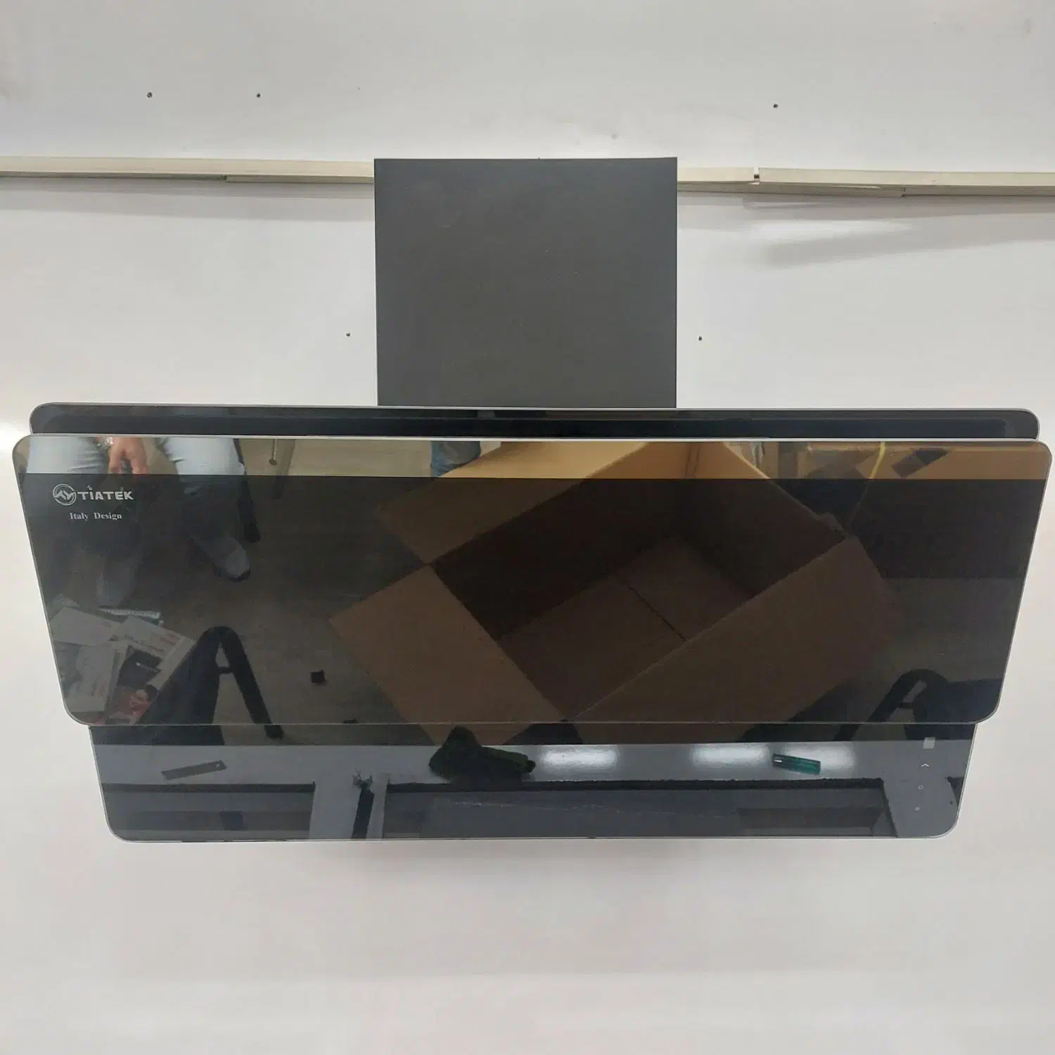 هود|هود|شیراز, مبعث|دیوار