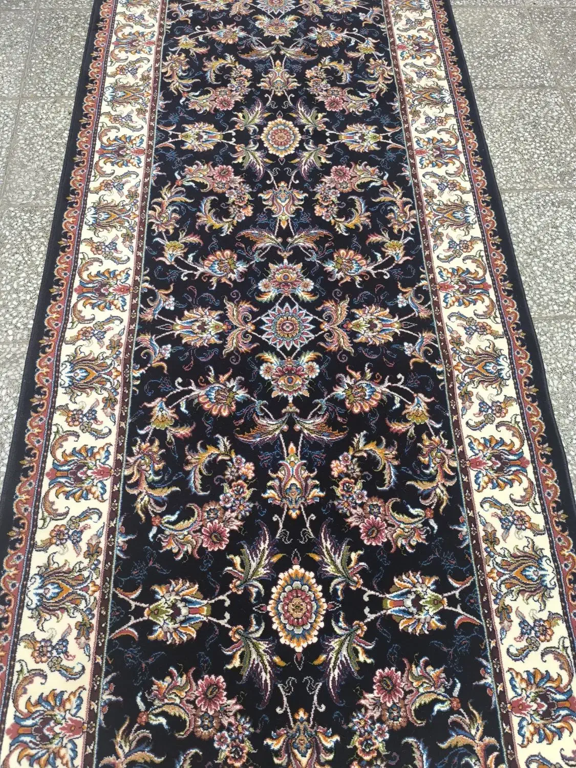 کناره افشان سرمه موکت تندیس ۱۹۶۶|فرش|قم, شاه ابراهیم|دیوار