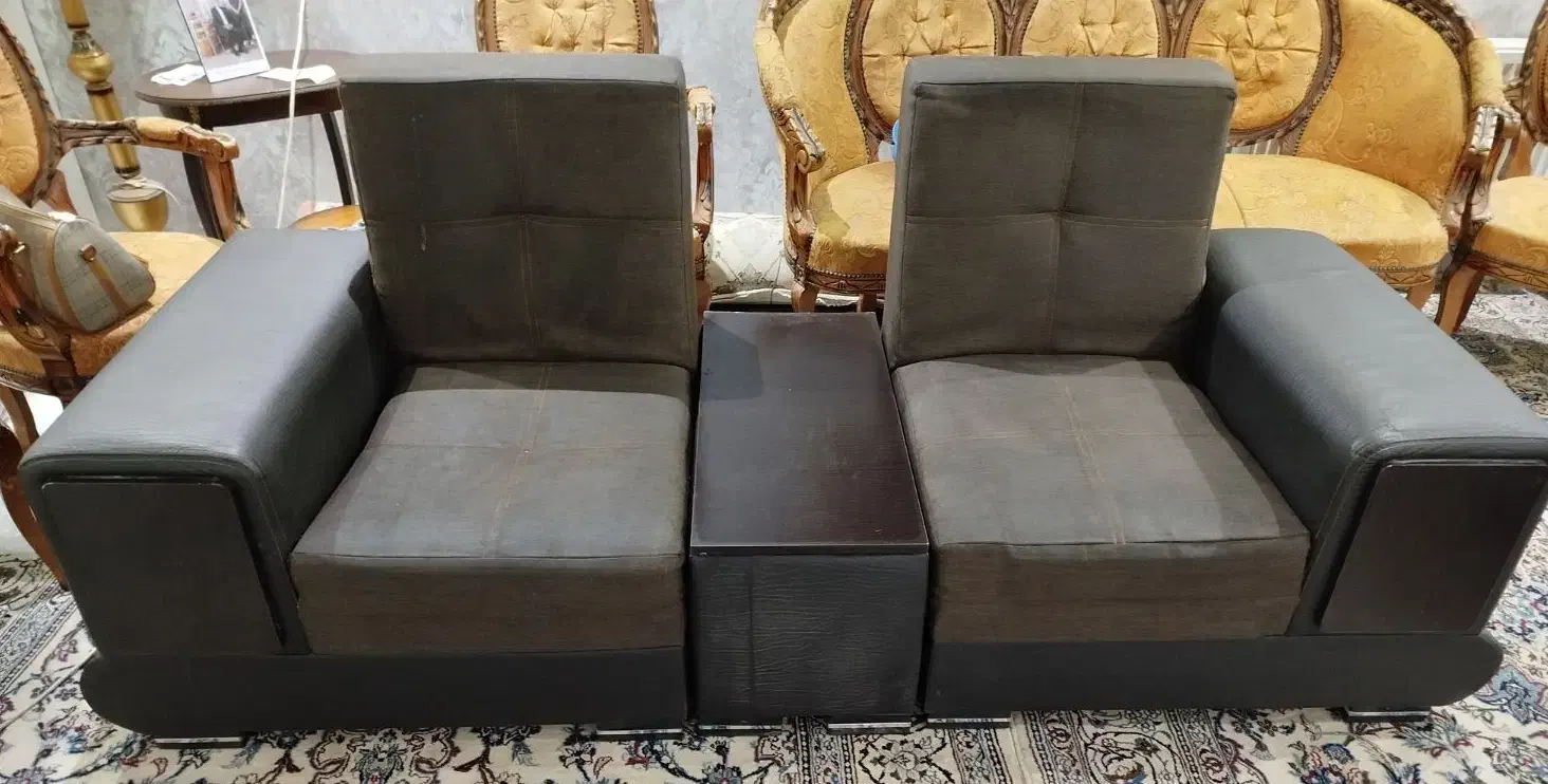 دو عدد مبل تک نفره با میز وسط|مبلمان خانگی و میز عسلی|شاهین‌شهر, شیخ بهایی|دیوار