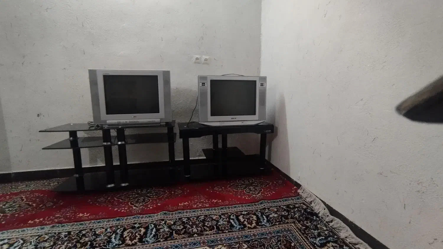 دو تلویزیون و دو زیر تلویزیون شیشه ای|تلویزیون و پروژکتور|گتوند, |دیوار