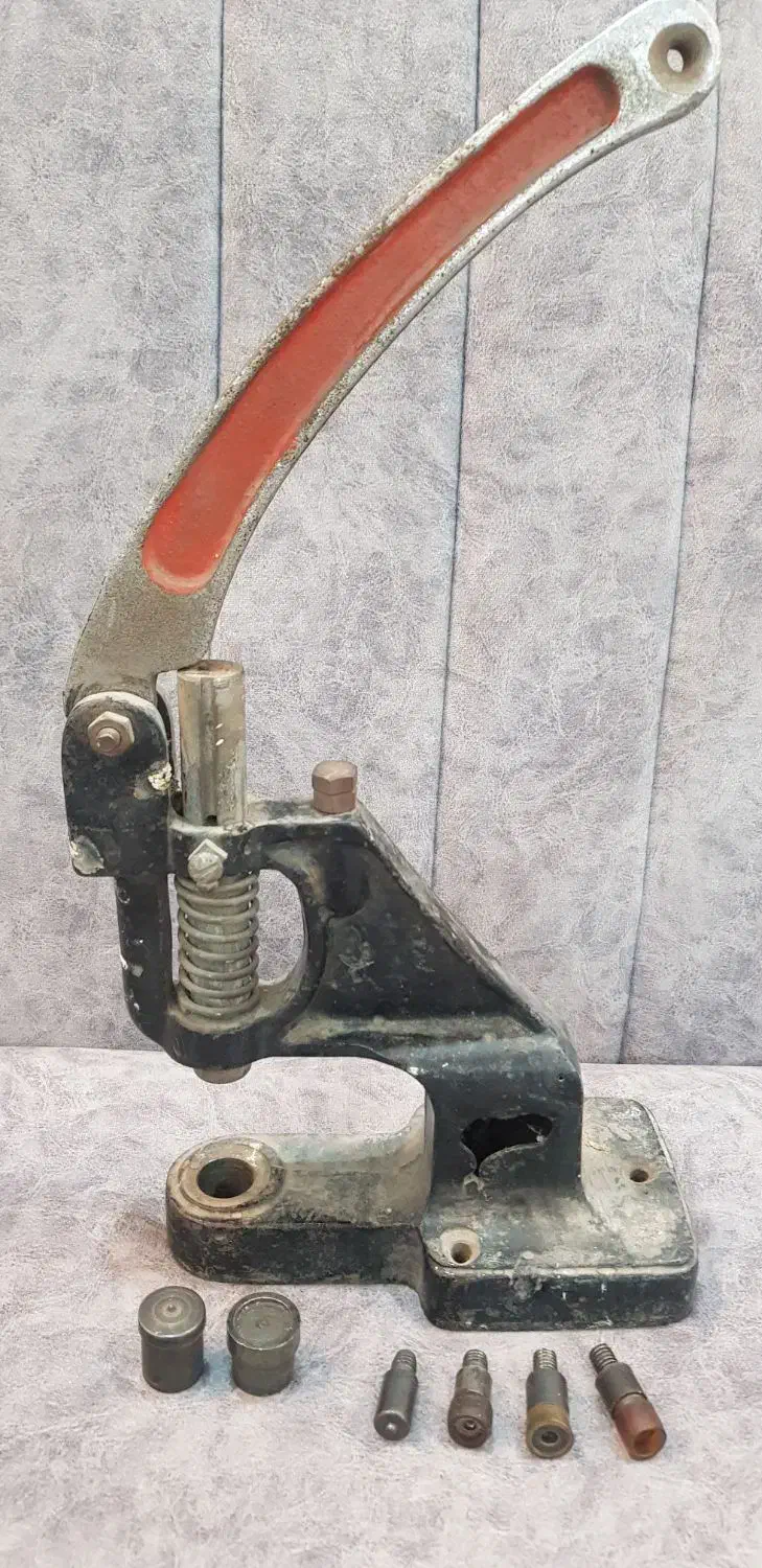 دکمه زن|لوازم خیاطی و بافتنی|پاکدشت, حصار امیر|دیوار