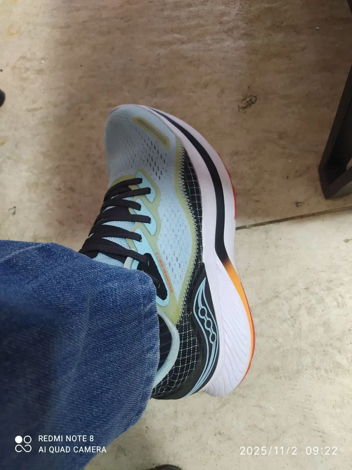 کتانی ساکونی اورجینال|کیف، کفش، کمربند|رشت, دباغیان|دیوار