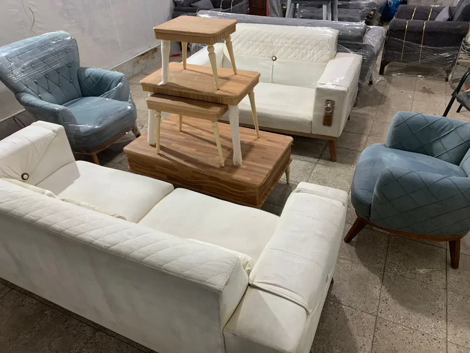 مبل چستر ۷نفره بامیز عسلی مناسب جهیزیه|مبلمان خانگی و میز عسلی|پاکدشت, حصار امیر|دیوار