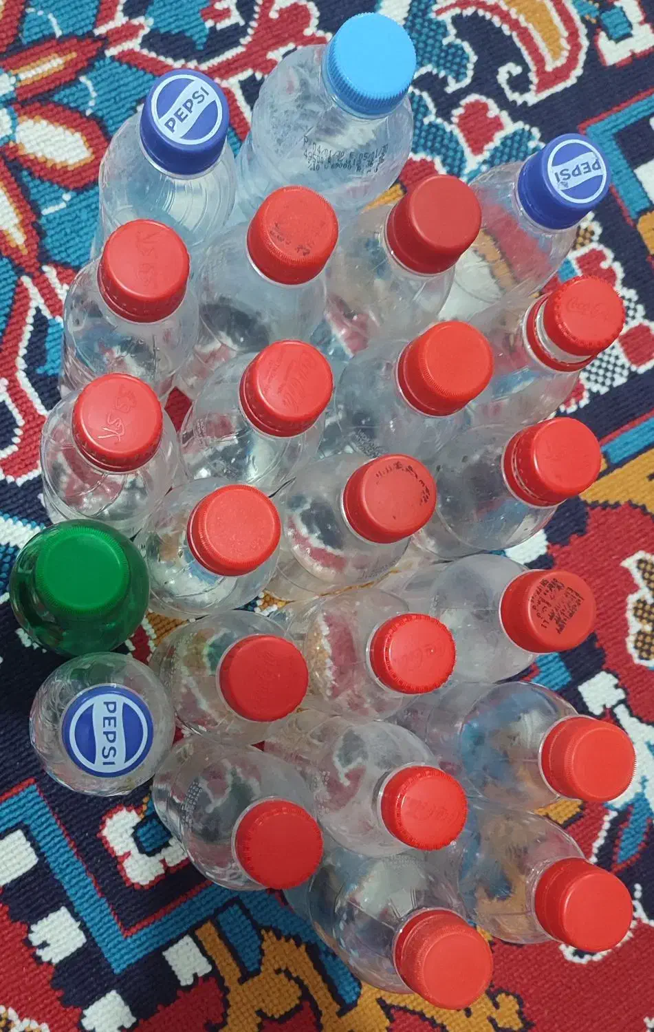 بطری کوچک و بزرگ نوشابه و دبه و جار|ظروف نگهدارنده، پلاستیکی، یک‌بارمصرف|گرگان, |دیوار