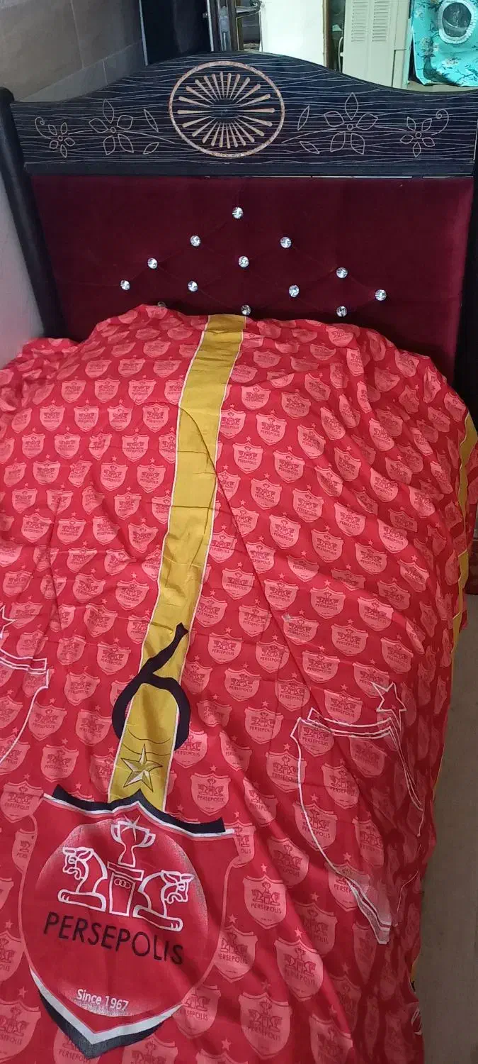 دو عدد. تخت تمیز در حد نو دو رنگ سالم|تخت و سرویس خواب|شاهین‌شهر, گرگاب|دیوار