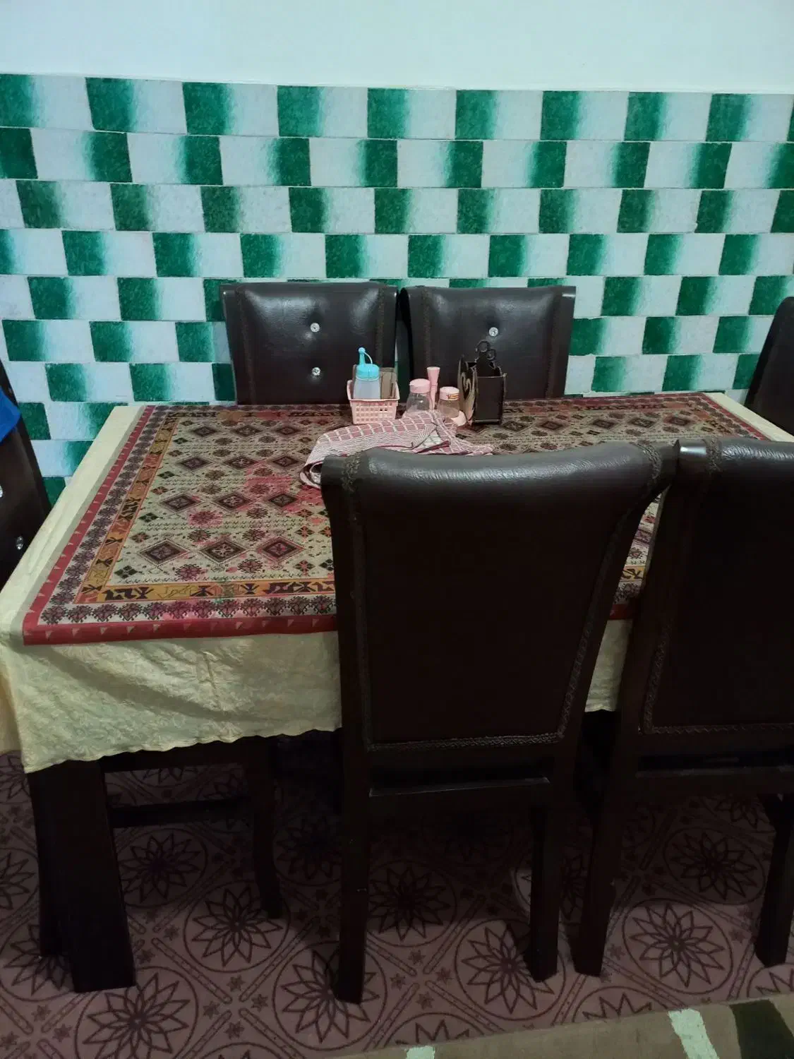 صندلی فقط وفقط دونه 900|میز و صندلی غذاخوری|گالیکش, |دیوار