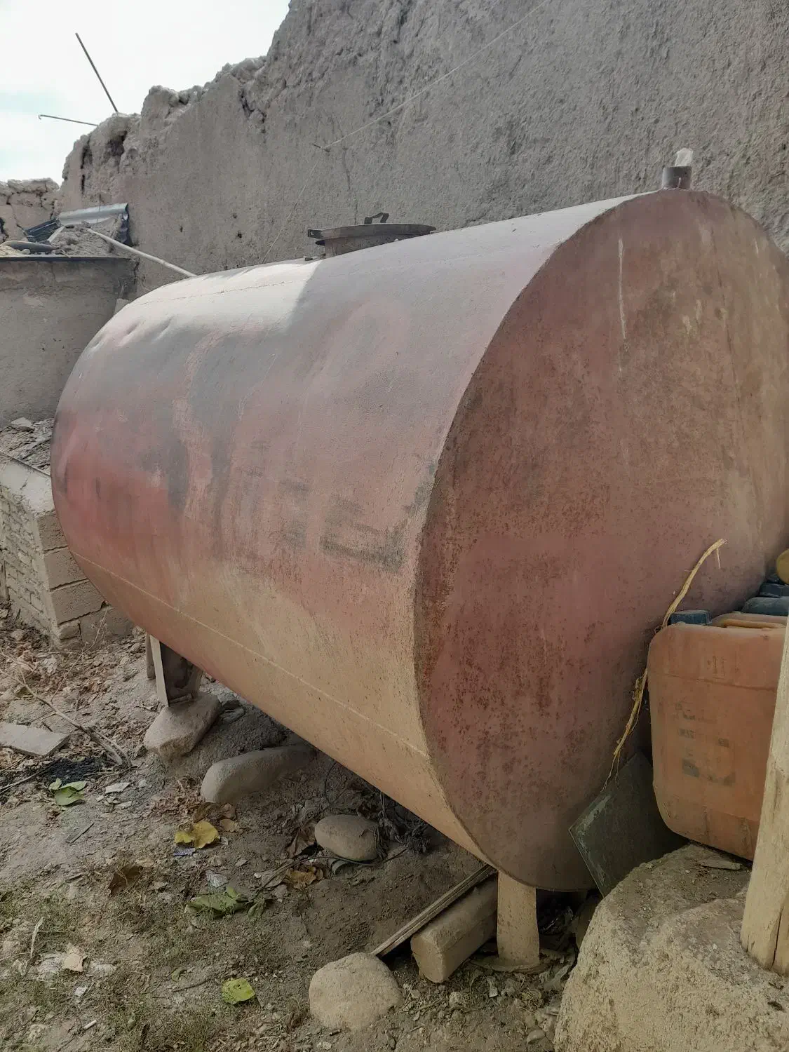 تانکر 18/19 بشکه.|مصالح و تجهیزات ساختمان|میانه, |دیوار
