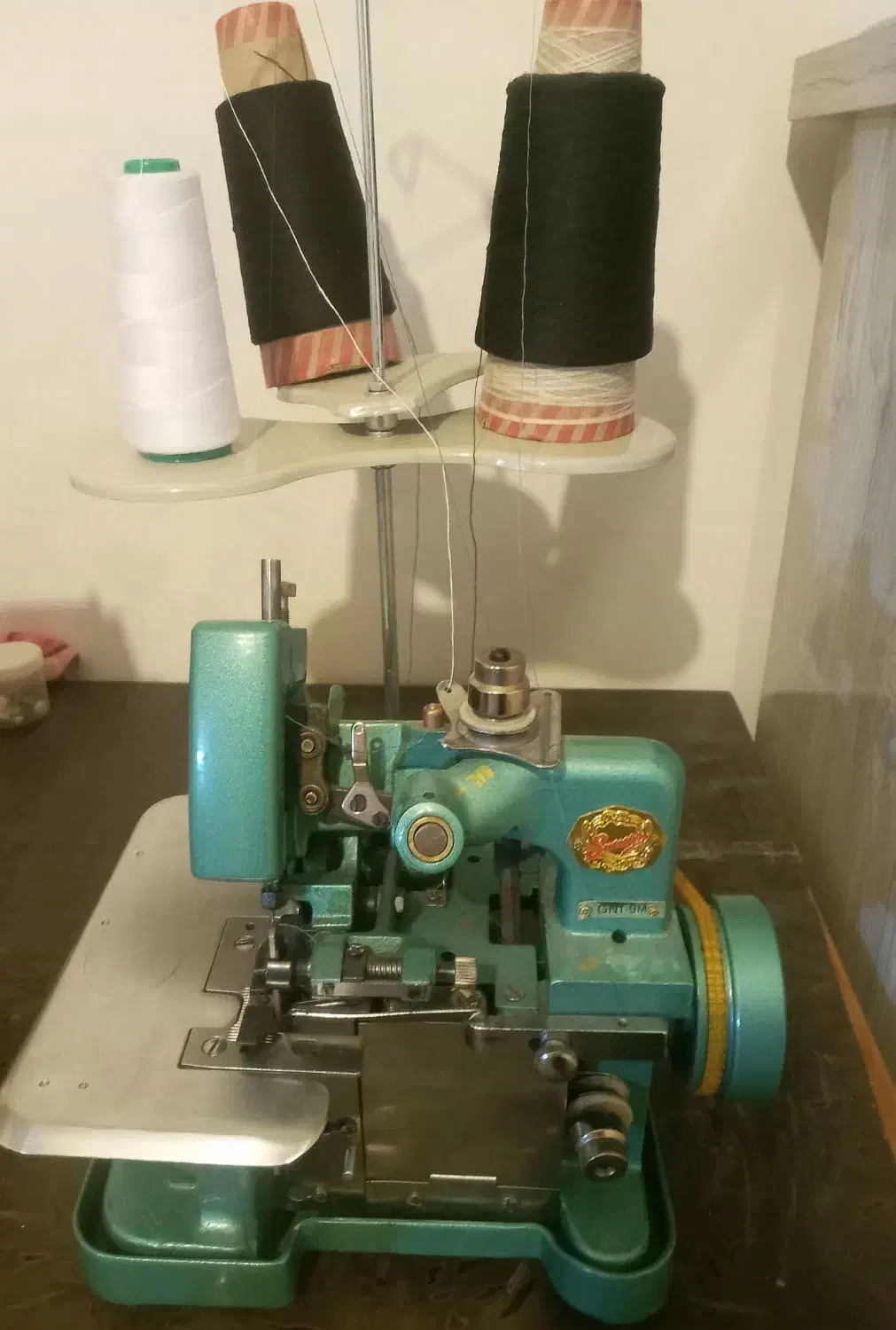 سردوز پروانه|چرخ خیاطی و ریسندگی|بروجرد, |دیوار