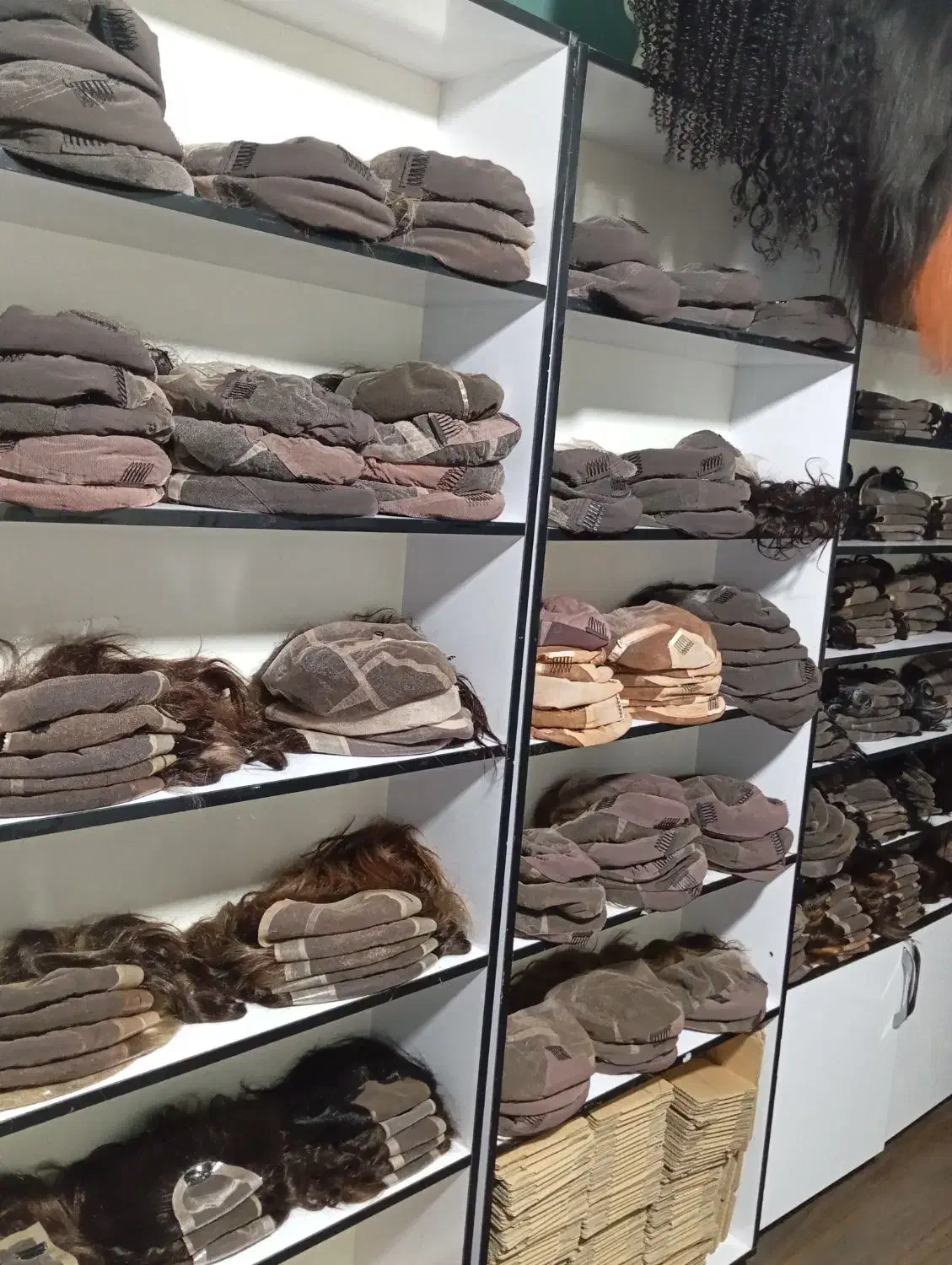 پروتز مو نصب تعویض چسب فروش|خدمات آرایشگری و زیبایی|رشت, گلسار|دیوار