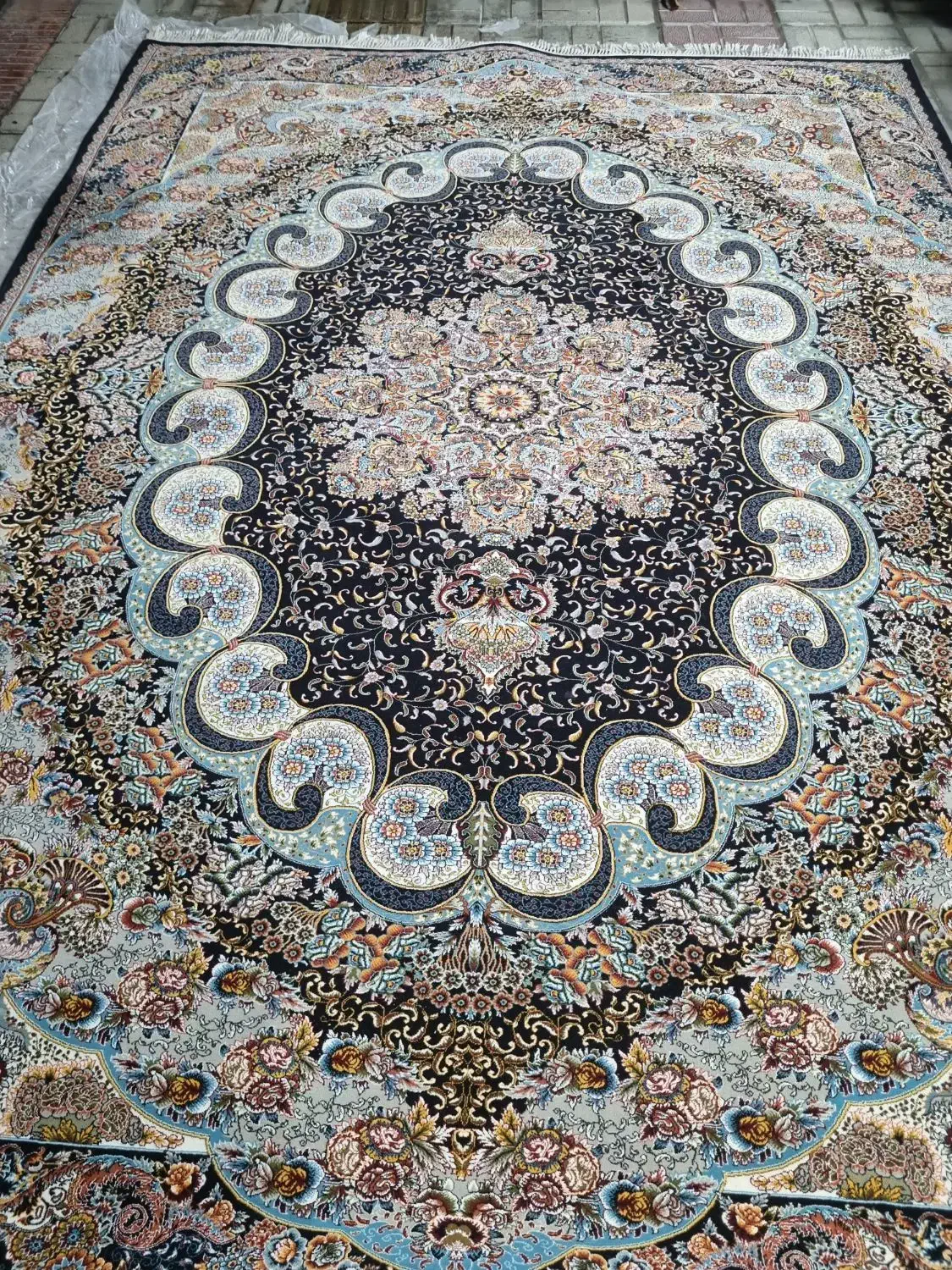 ۳تخته ۹متری ۷۰۰شانه تراکم ۲۵۵۰استثنایی|فرش|اصفهان, مارچین|دیوار