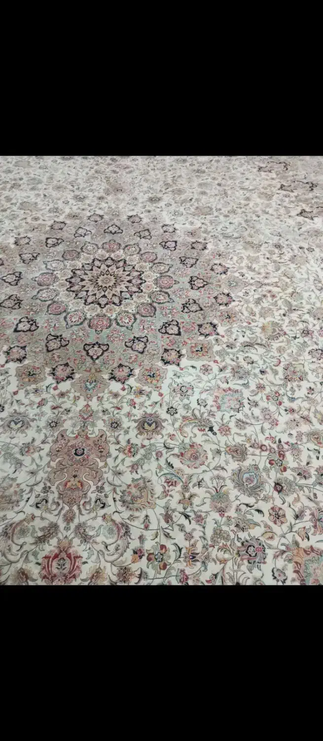 فرش 4در5زمرد کاشان کاملا سالم و تمیز و کناره 1در4|فرش|مشهد, حسین‌آباد|دیوار