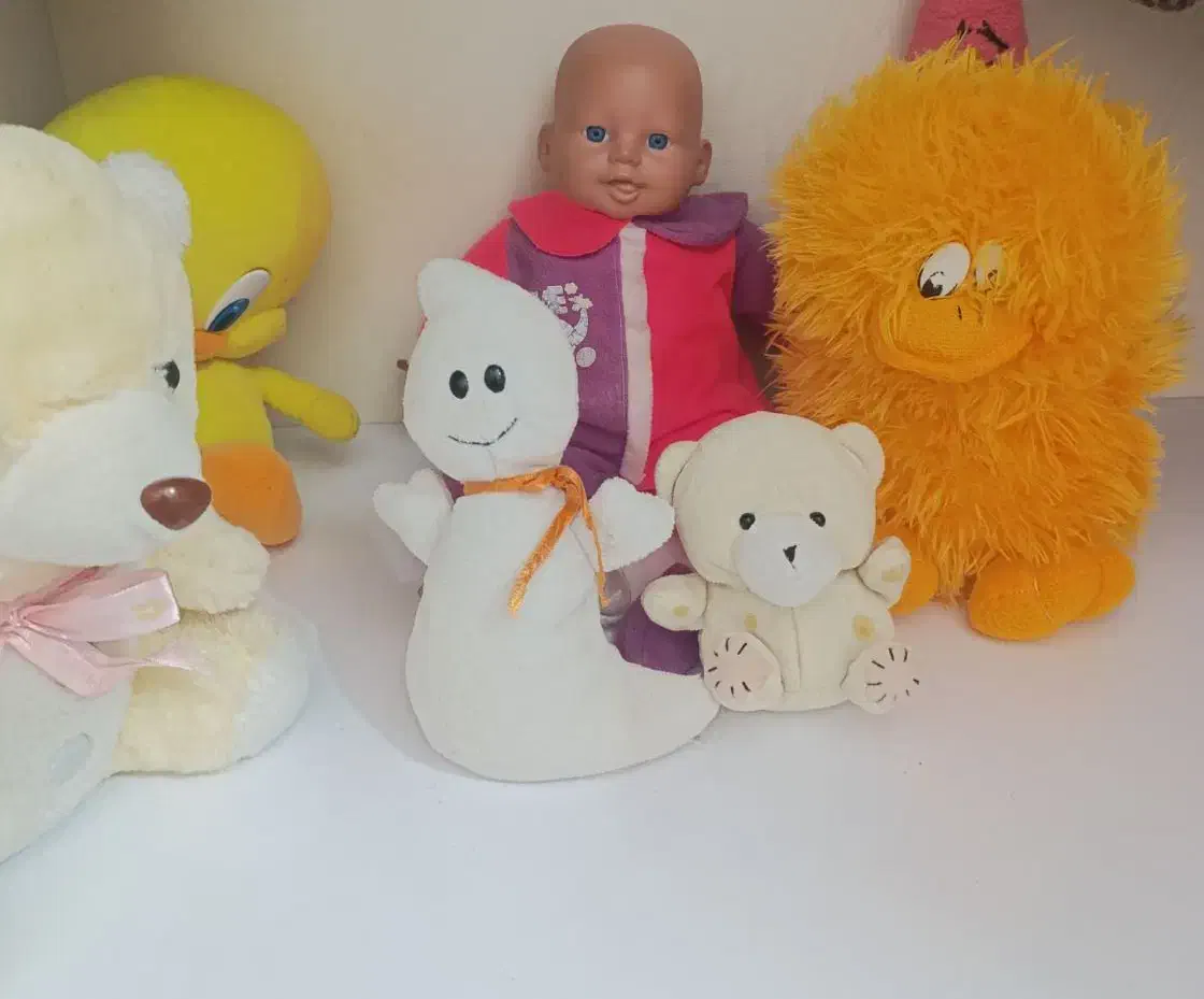 تعدادی عروسک چناران|اسباب‌بازی بچه|چناران, |دیوار