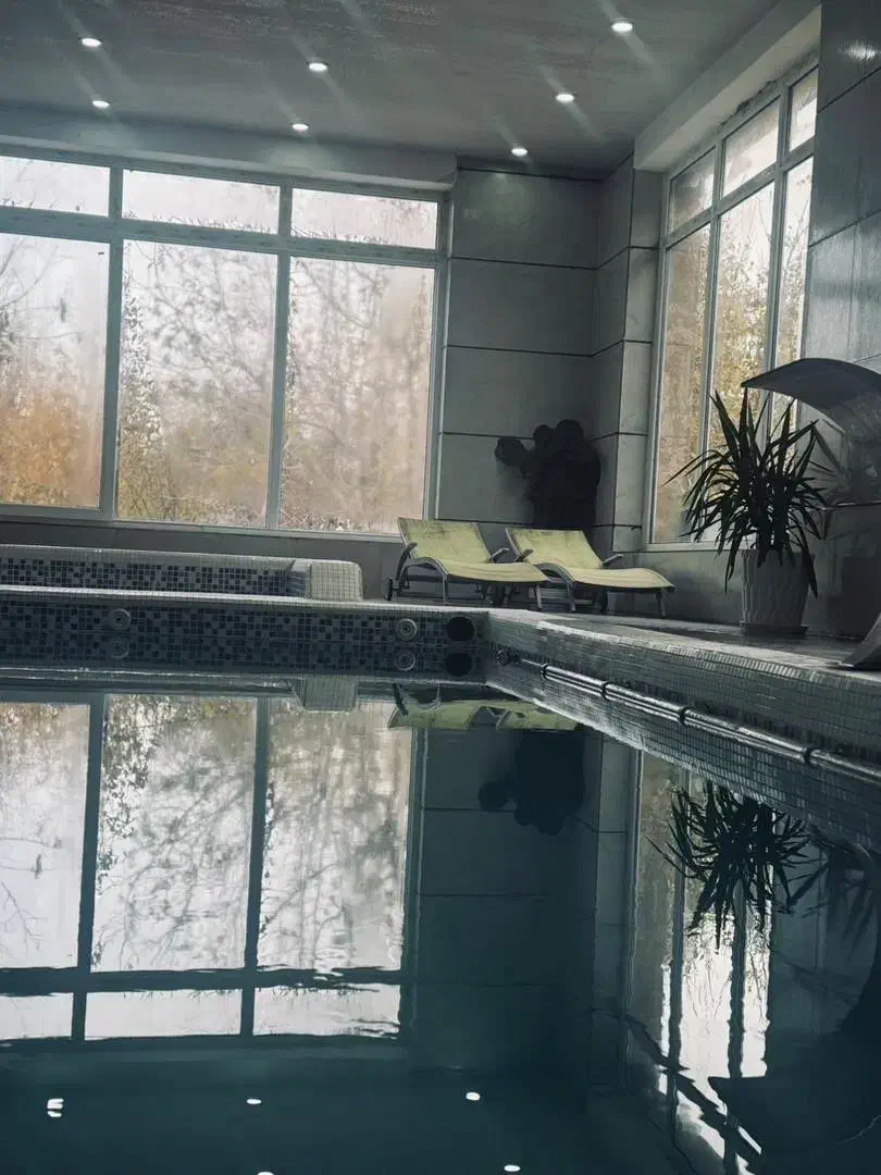 ویلا کازا بلانکا|اجارهٔ کوتاهمدت ویلا و باغ|شیراز, قصرالدشت|دیوار