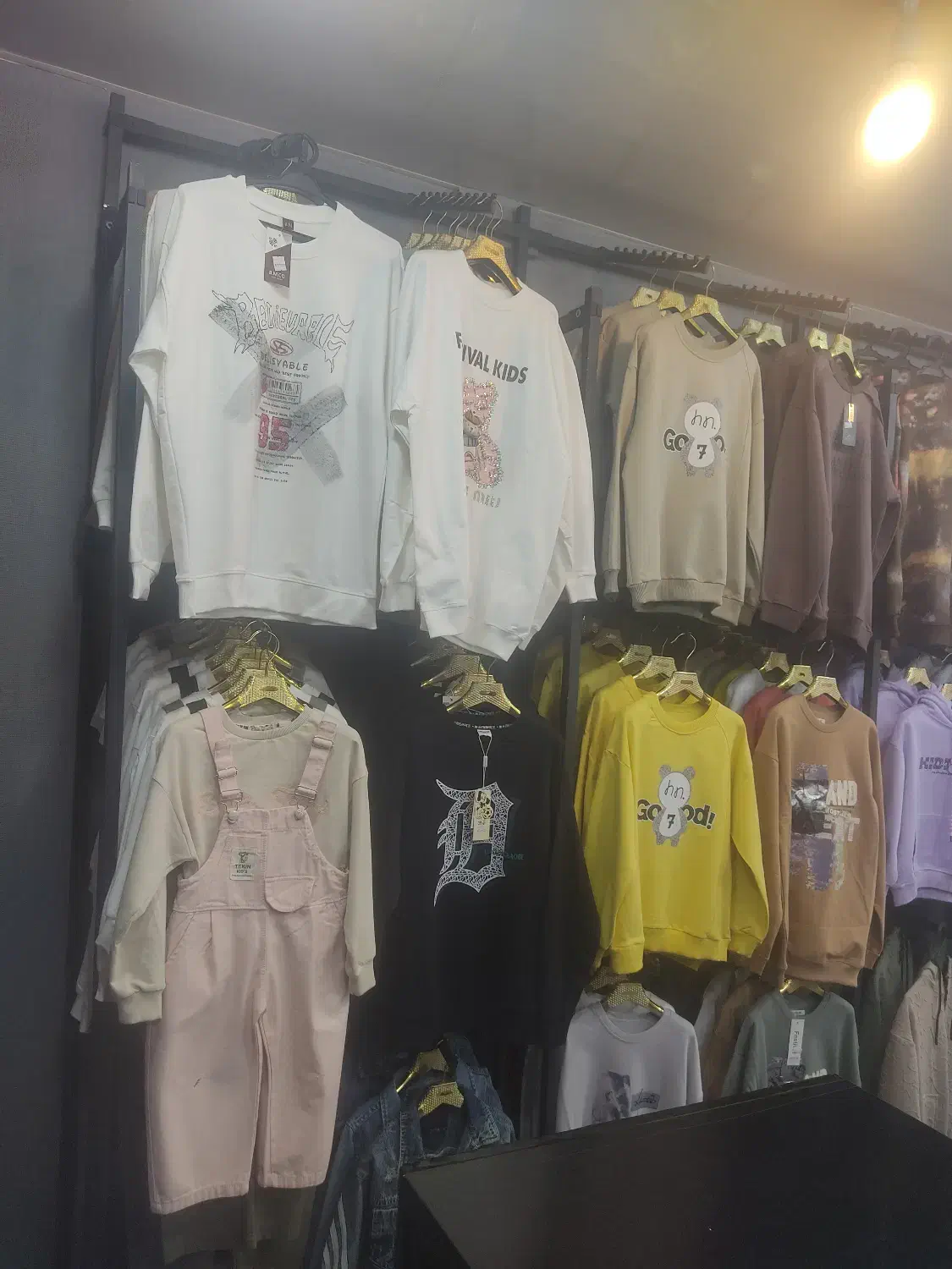 واگذاری مغازه با کلیه ی اجناس و تجهیزات و دکور|عمده‌فروشی|شاهین‌شهر, فردوسی|دیوار