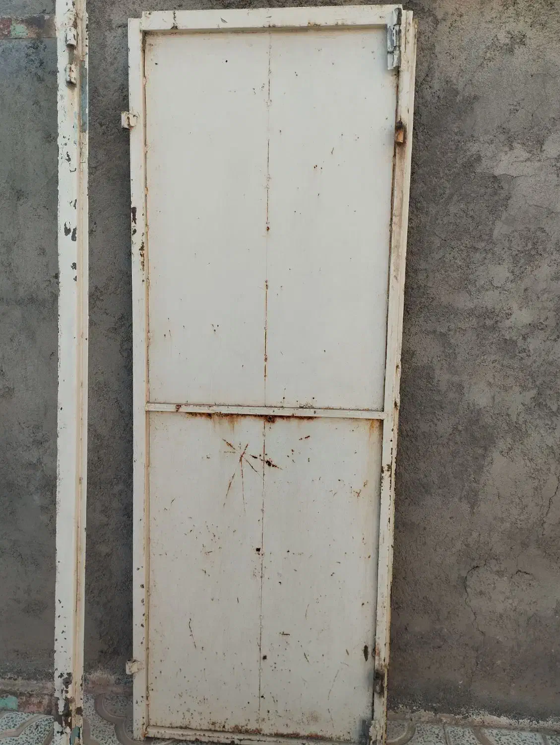 در حیاط خانه دو قطعه کابینت بوفه|مصالح و تجهیزات ساختمان|عطاملک, |دیوار