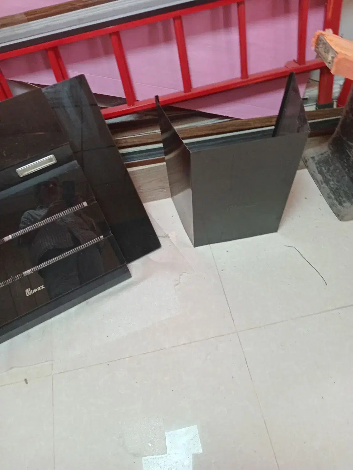 هود بی مکث|هود|رودهن, |دیوار