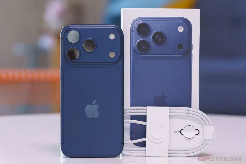 iPhone 17 Pro 256GB با پک کاور و گلس|موبایل|بندرعباس, |دیوار