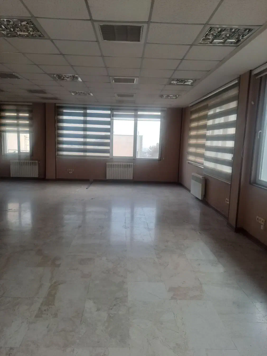 ۱۸۵مترطبقه همکف ۳خواب