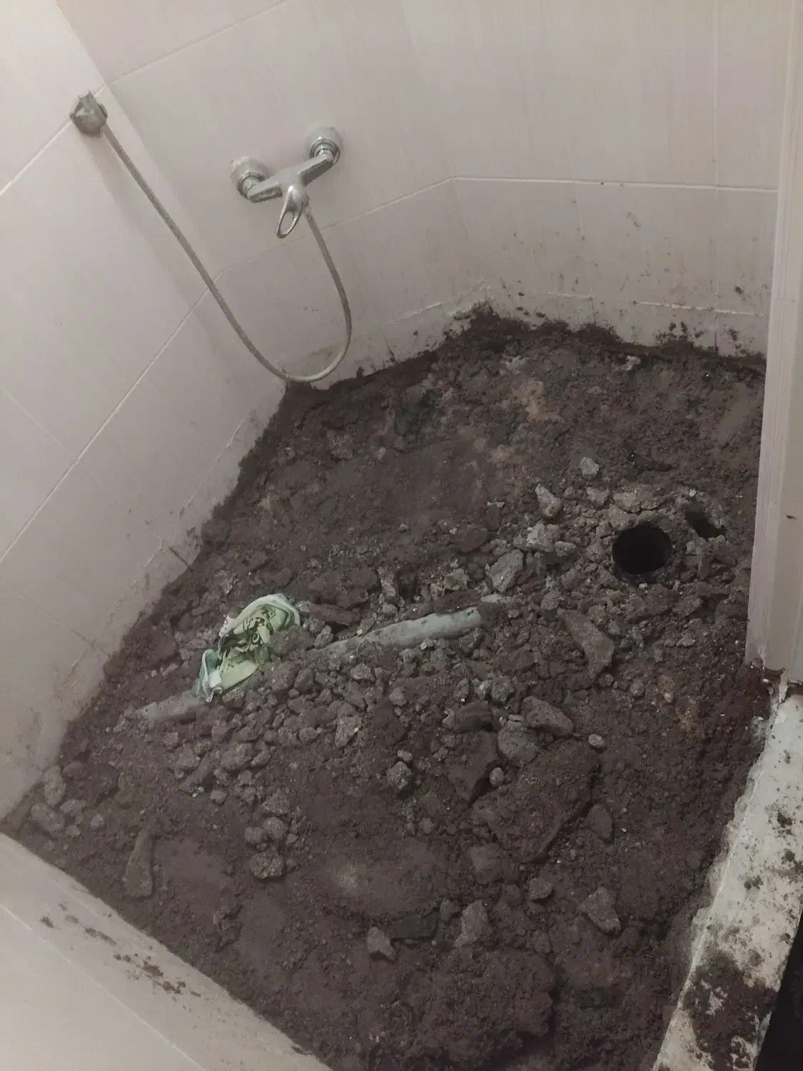 چاه کنی بتن کنی|خدمات پیشه و مهارت|اسکو, |دیوار