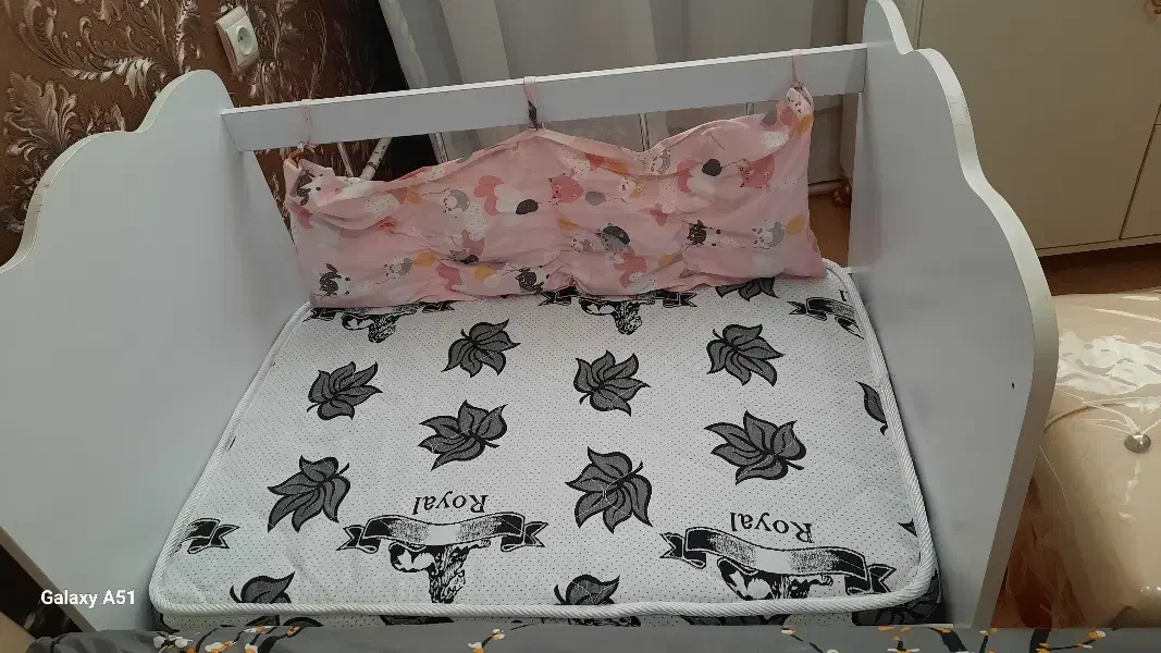 گهواره و تخت کنار مادر|تخت و صندلی بچه|ارومیه, |دیوار